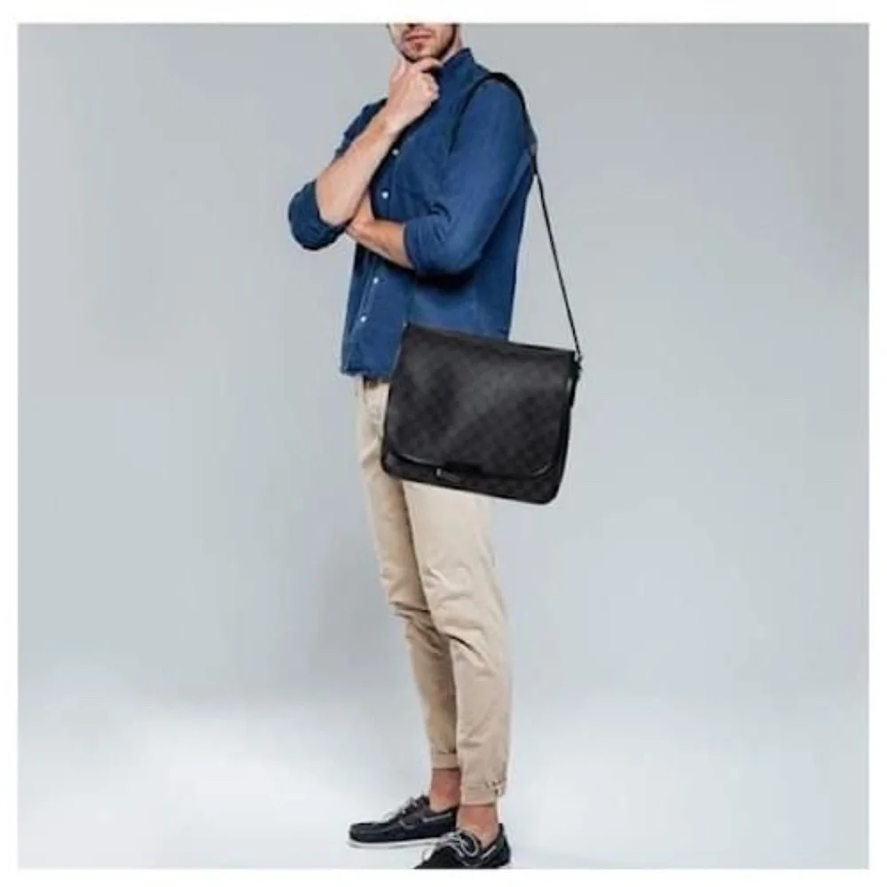 Authentic Louis Vuitton Damier Graphite Renzo Messenger Bag Grey/Black - Picture 3 of 14